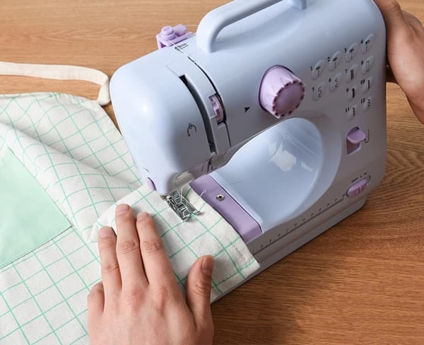 Швейна машинка 12в1